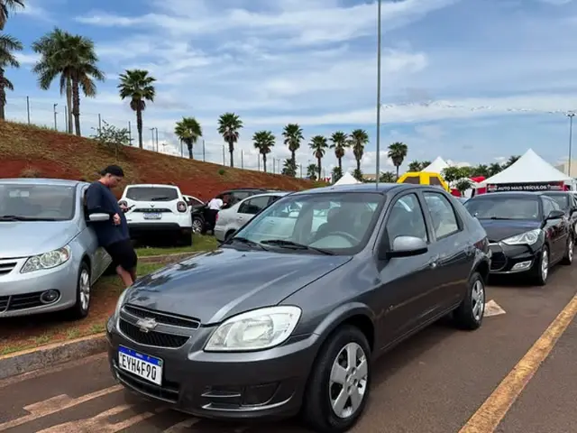 Carro Chevrolet Prisma 2013 1.4 LT SPE/4