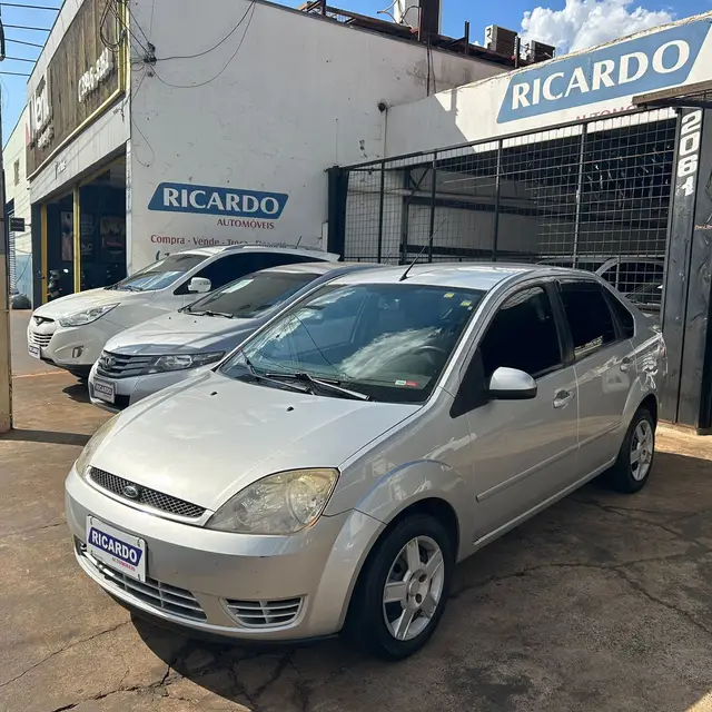 Carro Ford Fiesta Sedan 2006 1.6 (Flex)