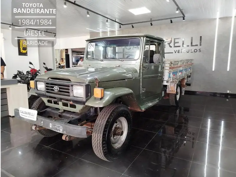 Toyota Bandeirante Jipe OJ50LVB 4x4 4.0 (ch. longo)