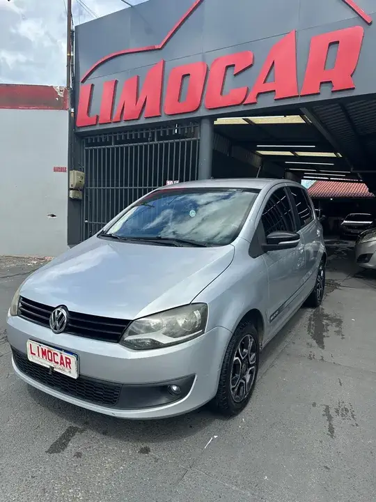 Carro Volkswagen Fox 2014 1.0 TEC Seleção (Flex)