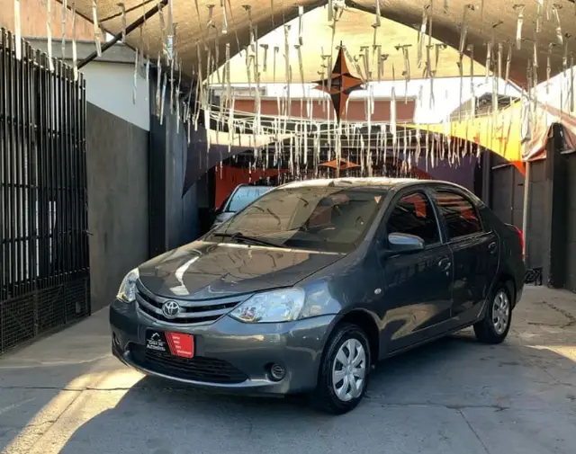 Carro Toyota Etios Sedan 2014 X 1.5 (Flex)