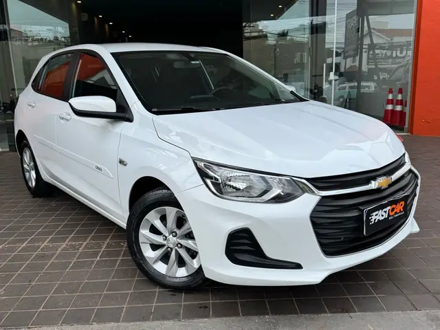 Carro Chevrolet Onix Plus 2023 LT 1.0