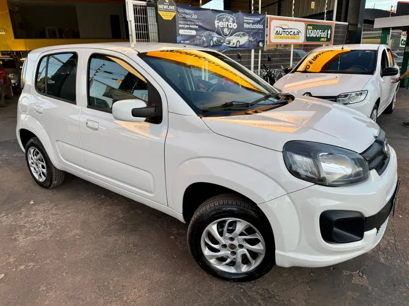 Fiat Uno Attractive 1.0 8V (Flex) 4p