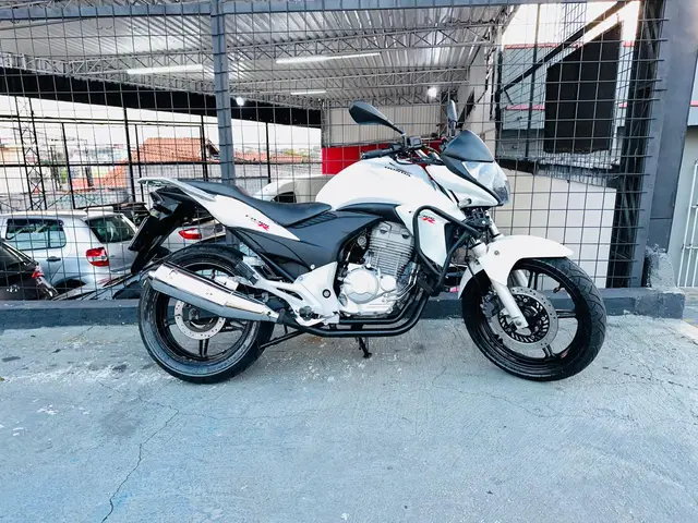 Carro Honda CB 300R 2014 Standard