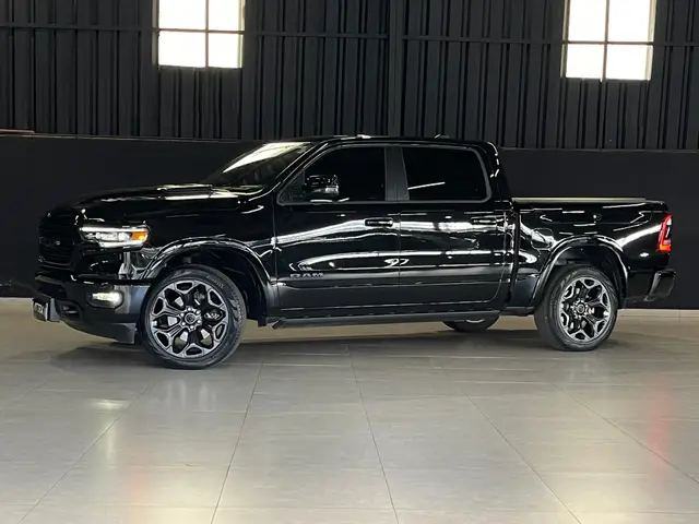 Carro RAM 1500 2024 Limited Night Edition 5.7
