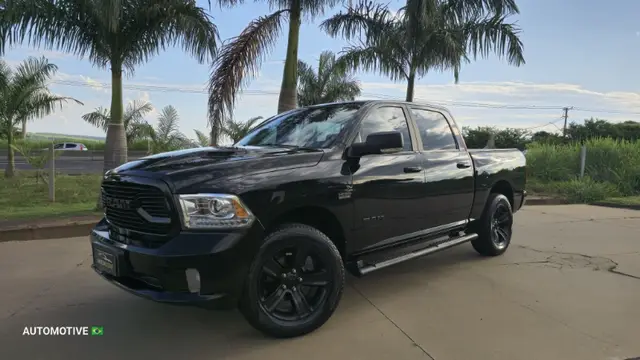 Carro RAM Classic 2022 Laramie 5.7