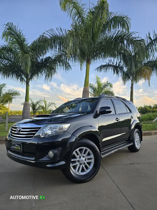 Carro Toyota Hilux SW4 2013 SRV 3.0 TDI 4X4 (5 Lugares)