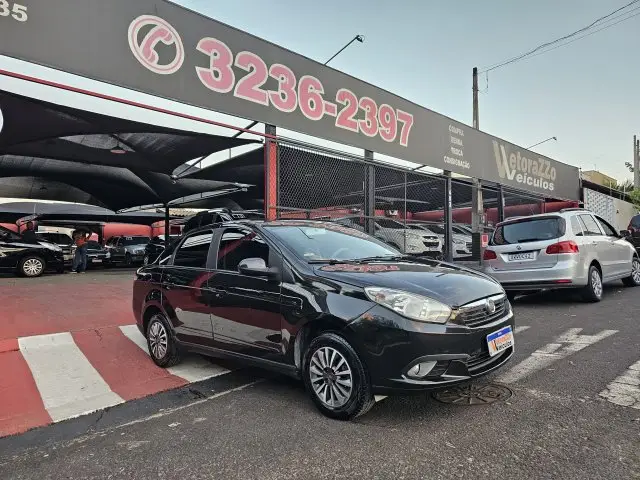 Carro Fiat Grand Siena 2014 Evo Attractive 1.4 8V (Flex)