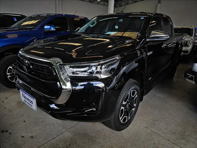 Carro Toyota Hilux Cabine Dupla 2023 SRX 4x4 2.8 Diesel