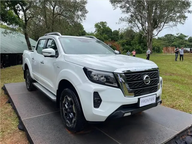 Carro Nissan Frontier 2023 2.3 TD CD Platinum 4x4