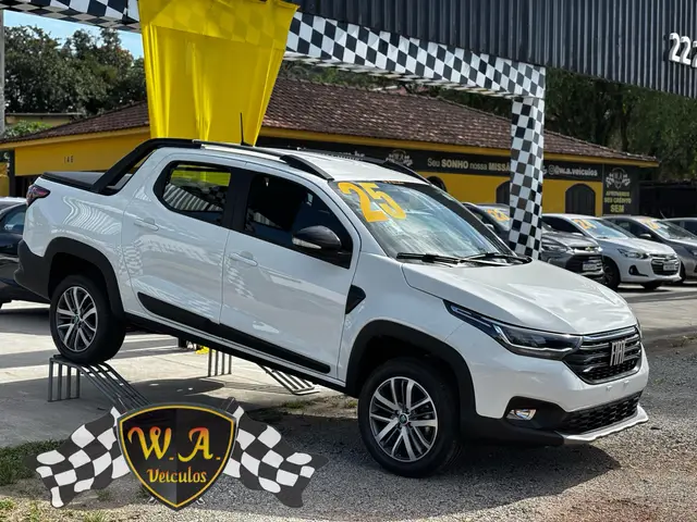 Carro Fiat Strada 2025 Volcano 1.3