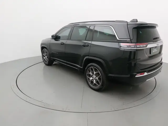 Carro Jeep Commander 2023 Overland 1.3 T270
