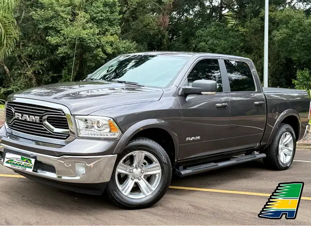 Carro RAM Classic 2023 Laramie 5.7