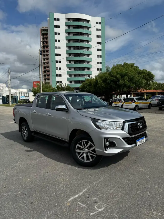 Carro Toyota Hilux Cabine Dupla 2020 Hilux 2.8 TDI SRV CD 4x4 (Aut)