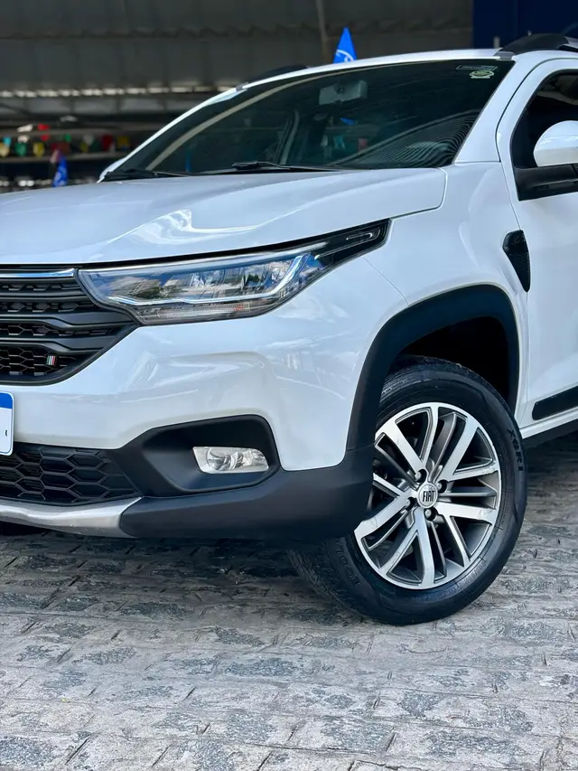 Carro Fiat Strada 2023 Volcano 1.3 8V CD AT