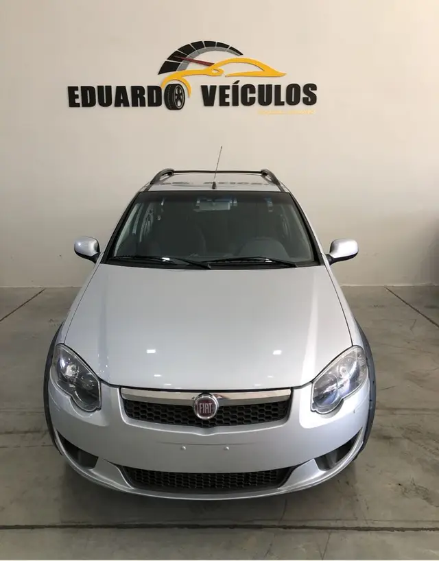 Carro Fiat Strada 2013 Trekking 1.6 16V (Flex) (Cabine Dupla)