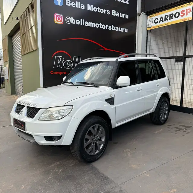 Carro Mitsubishi Pajero TR4 2013 2.0 16V 4x2 (Flex)