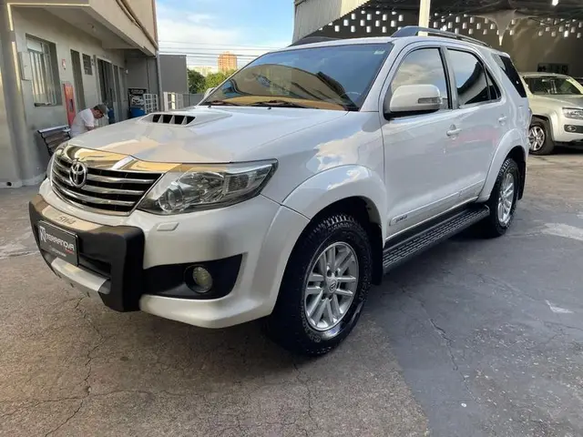 Carro Toyota Hilux SW4 2012 SRV 3.0 4X4 (7 Lugares)