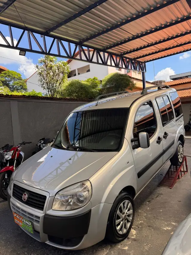 Carro Fiat Doblò 2014 Essence 1.8 16V (Flex)