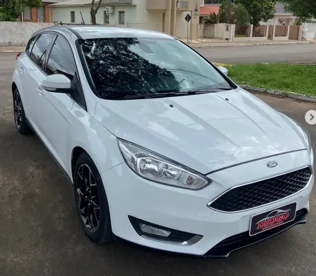 Carro Ford Focus Hatch 2016 SE Plus 2.0 PowerShift