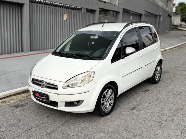Carro Fiat Idea 2014 Attractive 1.4 8V (Flex)