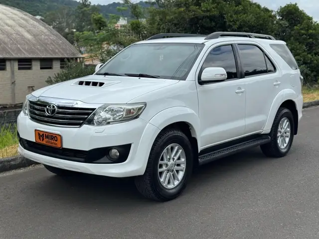 Carro Toyota Hilux SW4 2014 3.0 TDI 4x4 SRV 5L