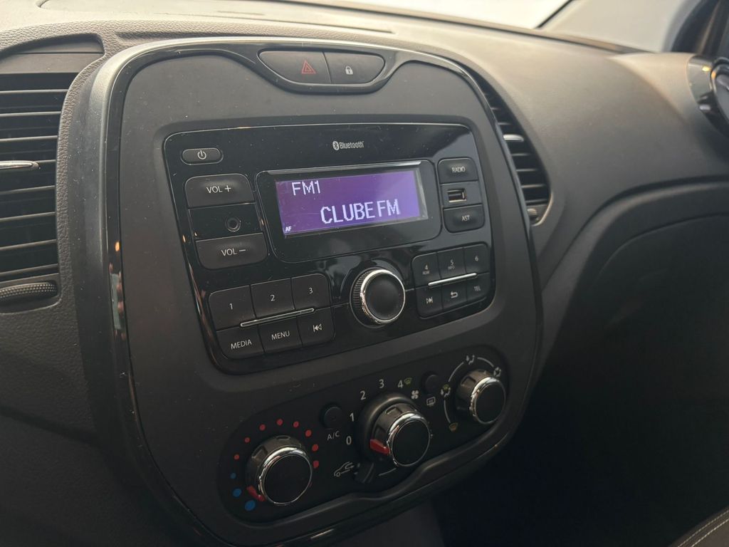 Captur Life 1.6 16v SCe CVT (Flex)