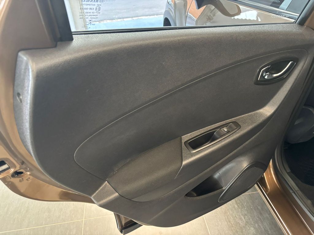 Captur Life 1.6 16v SCe CVT (Flex)