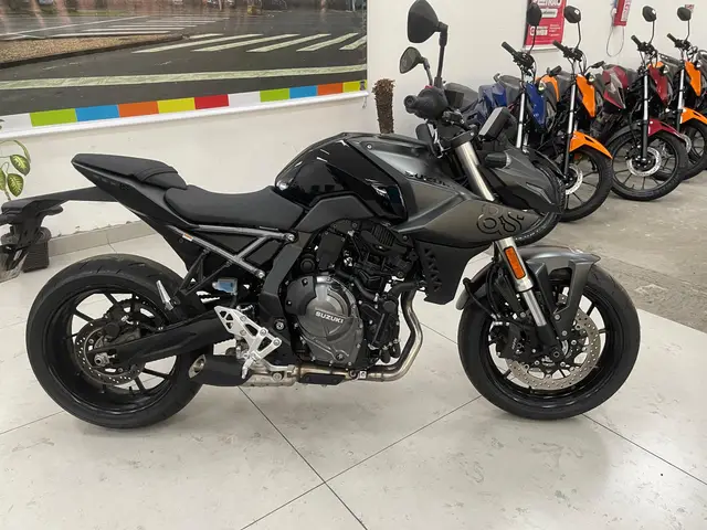 Carro Suzuki GSX-8S 2025 776 cc