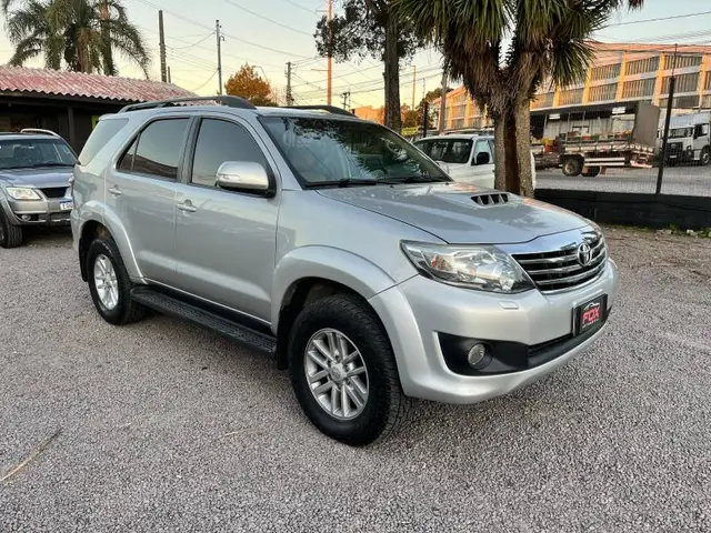 Carro Toyota Hilux SW4 2013 SRV 3.0 TDI 4X4 (5 Lugares)