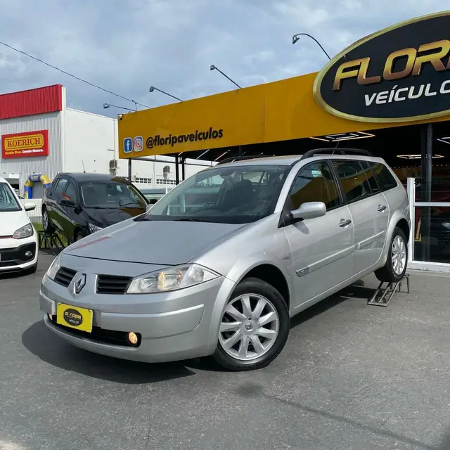 Carro Renault Megane Grand Tour 2011 Mégane Grand Tour Dynamique 1.6 16V (flex)