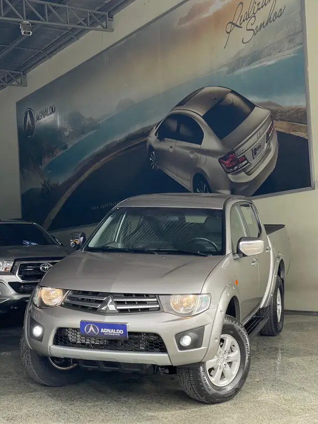 Carro Mitsubishi L200 Triton 2013 3.2 DI-D 4x4