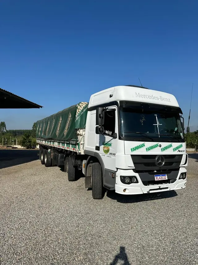 Carro Mercedes-Benz Atego 2021 3030/54 8X2
