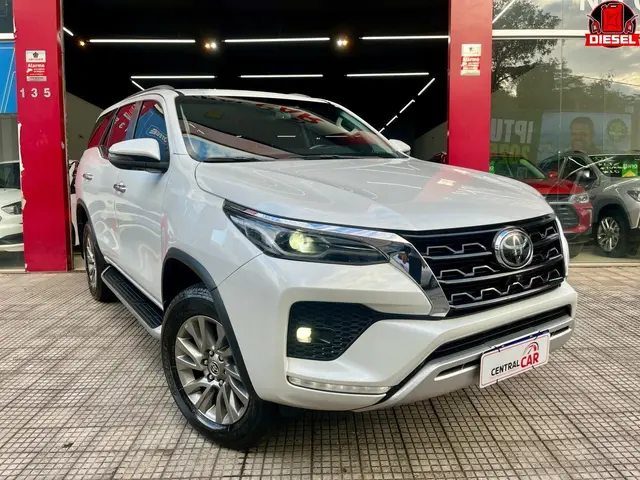 Carro Toyota SW4 2024 SRX 2.8 Turbodiesel 4x4 (Aut.) (7 Lugares)