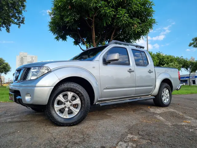 Carro Nissan Frontier 2013 SE Attack 2.5 4X4 (Cab.Dupla)