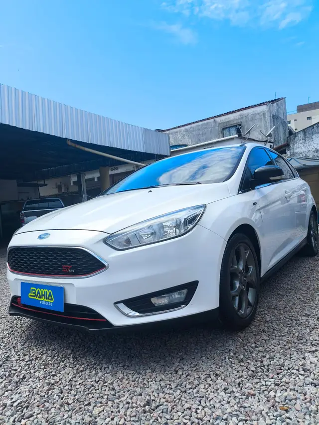Carro Ford Focus Hatch 2017 SE Plus 2.0 PowerShift