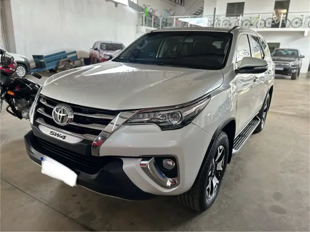 Carro Toyota SW4 2017 2.8 TDI SRX 5L 4x4 (Aut)