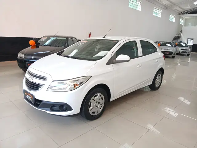 Carro Chevrolet Onix 2014 1.0 LT SPE/4