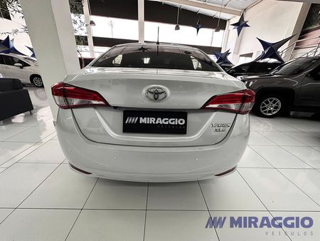 Yaris Sedan 1.5 XLS Connect CVT (Flex)