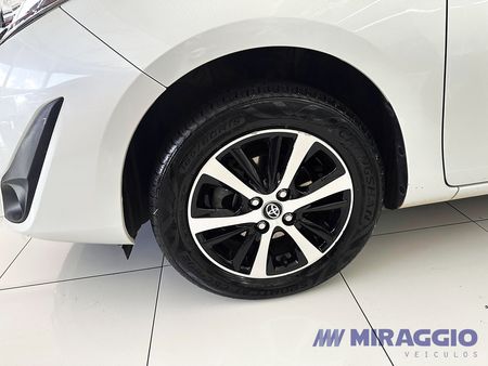 Yaris Sedan 1.5 XLS Connect CVT (Flex)