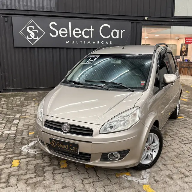 Carro Fiat Idea 2012 Attractive 1.4 8V (Flex)