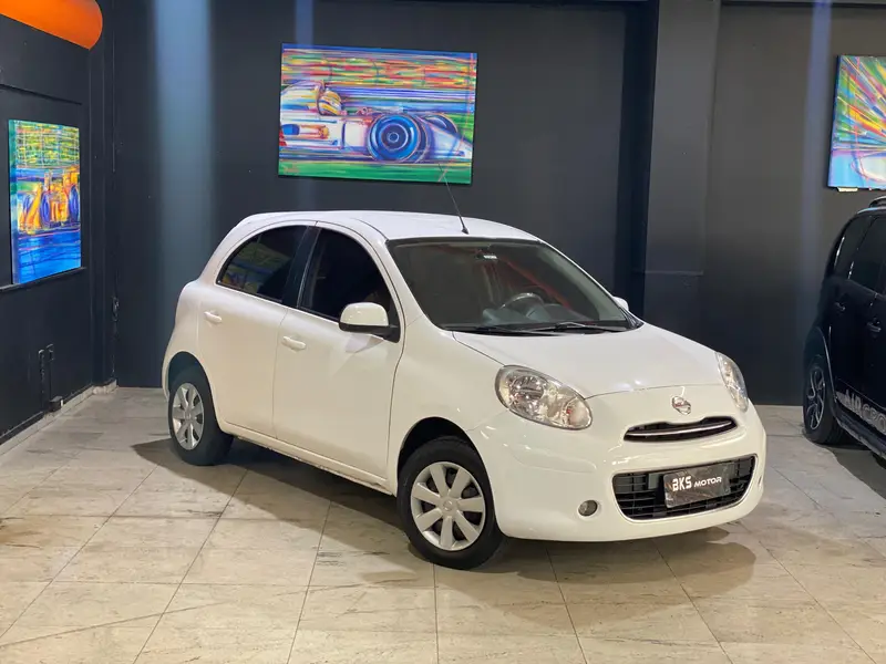 Nissan March 1.6 16V S (Flex)