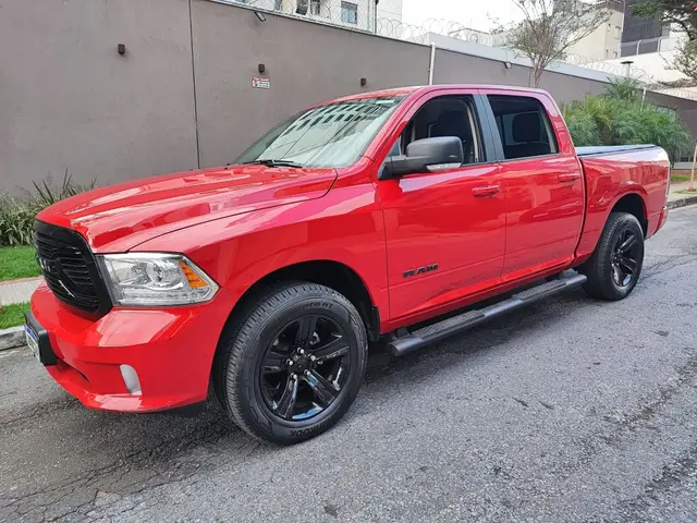 Carro RAM Classic 2023 Laramie Night Edition 5.7
