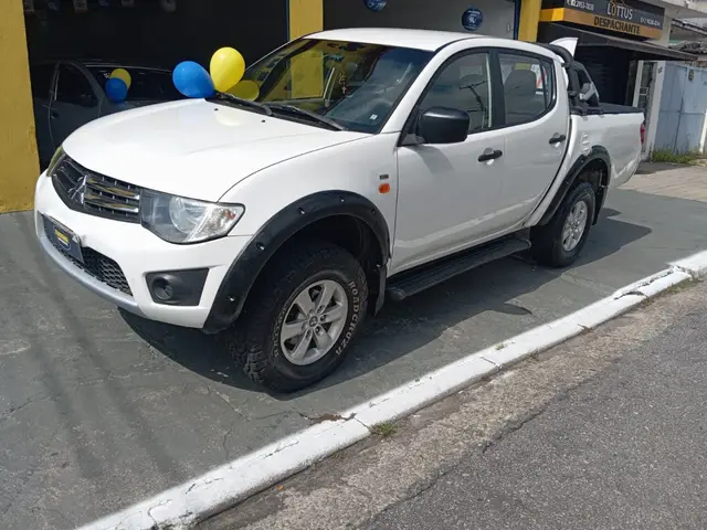 Carro Mitsubishi L200 Triton Sport 2013 3.2 Di-D 4x4 GLS