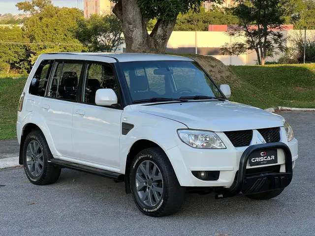 Carro Mitsubishi Pajero TR4 2015 2.0 16V 4x2 (Flex)
