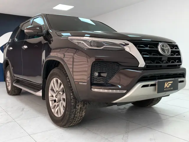 Carro Toyota SW4 2021 SRX 2.8 turbodiesel 7L 4x4 (Aut)