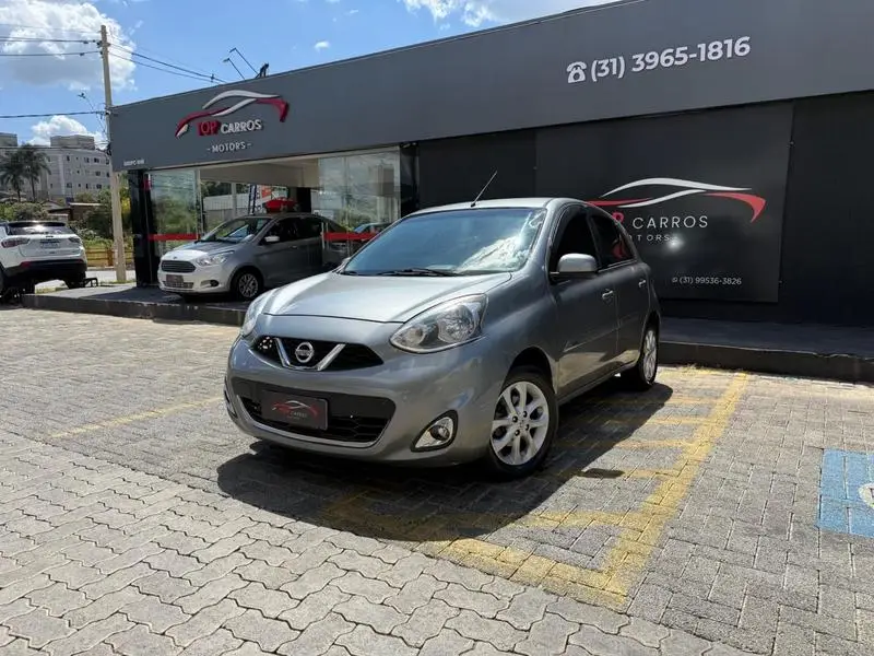 Nissan March 1.6 16V SV (Flex)