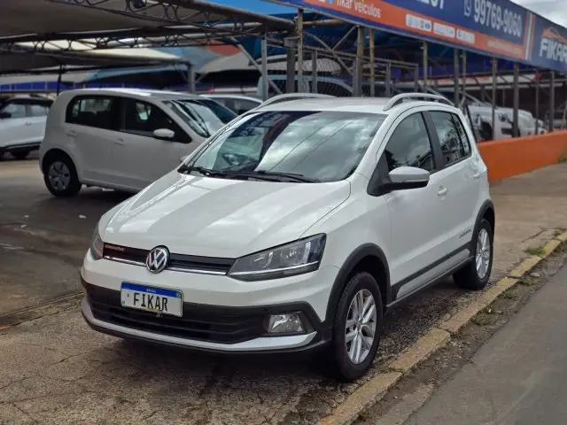 Carro Volkswagen CrossFox 2015 1.6 VHT (Flex)