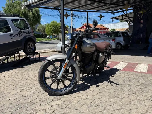 Carro Royal Enfield Classic 350 2024 Dark