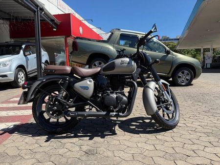 Classic 350 Dark